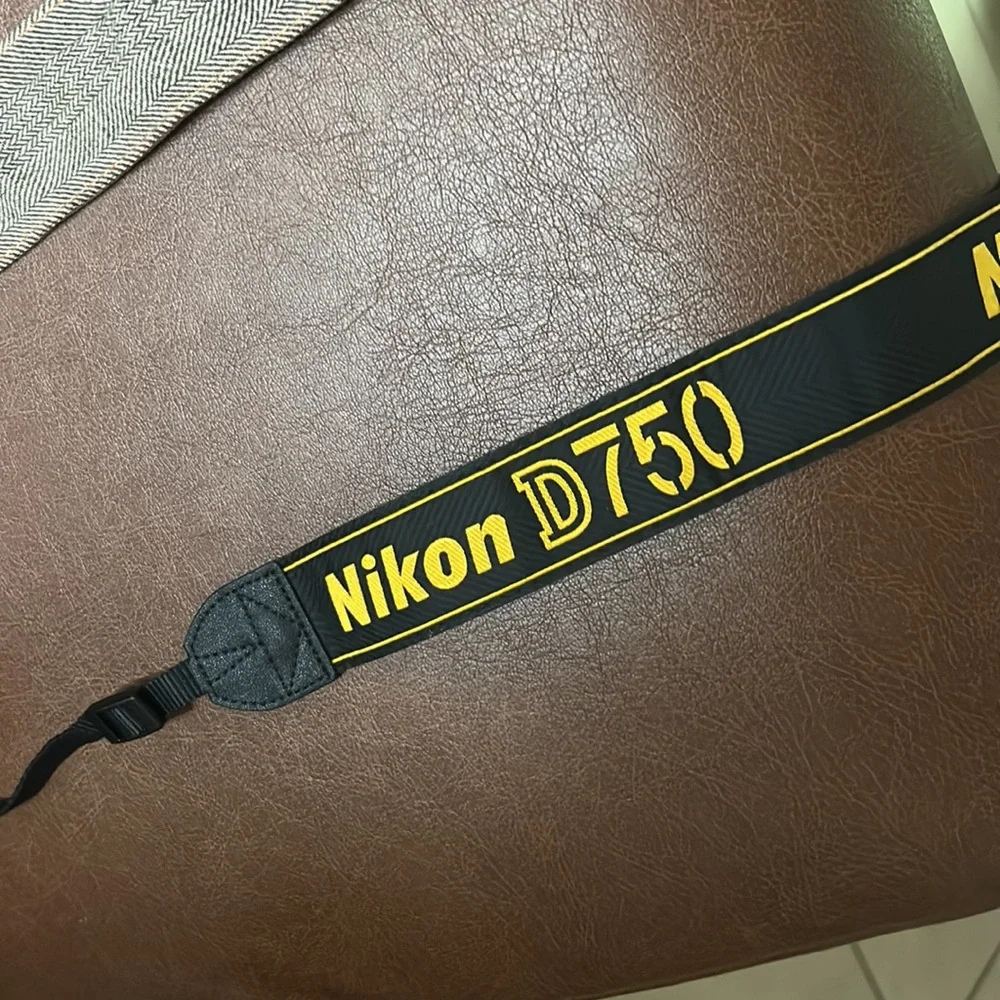 Brand new Nikon d750 strap